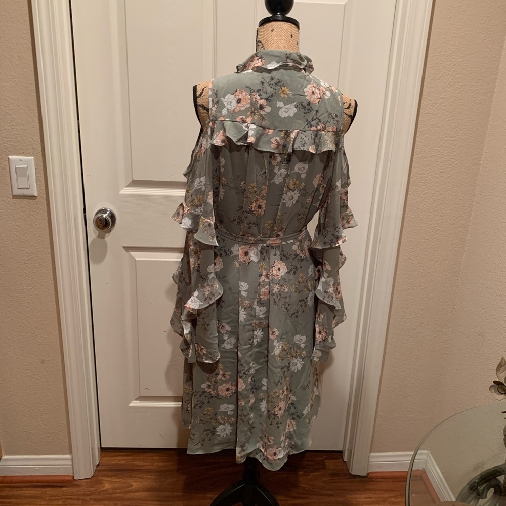 Mint green floral print dress with cold sh… - Picture 5 of 5